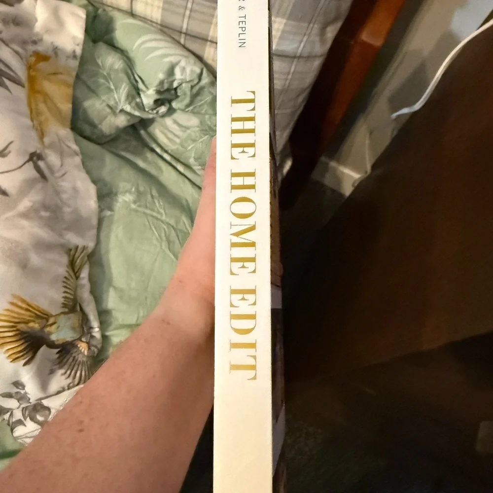 The Home Edit Book - Organizing Guide -Like new!